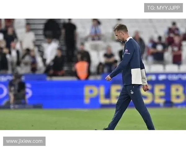 英超西汉姆联队主教练的表现与球队未来