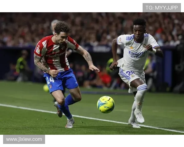 西甲足球联赛徽标详细解析：历史演变与设计理念